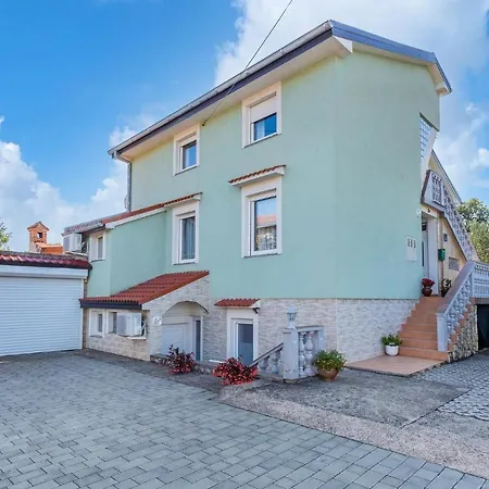 Beautiful In With 1 Bedrooms And Wifi Apartment