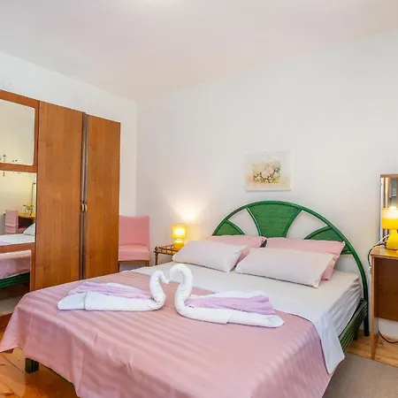 Beautiful In With 1 Bedrooms And Wifi Apartment *